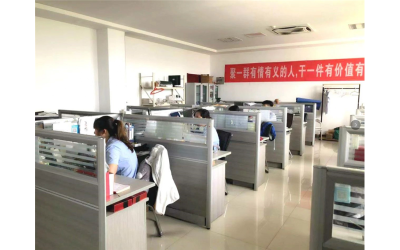 省妇联发展部部长、省妇女创业服务中心主任张金宁来到方达电商园参观指导