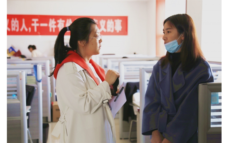 省电视台委托区融媒体中心采访方达如何做好疫情期间商户复工复产工作