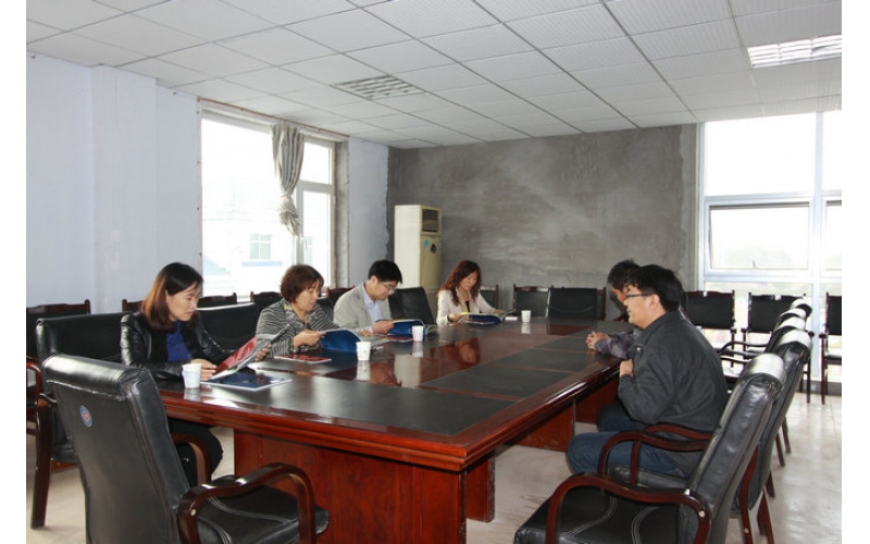 区纪委常务副书记、监察局局长徐峰与副局长周艳萍来我园区视察、指导工作