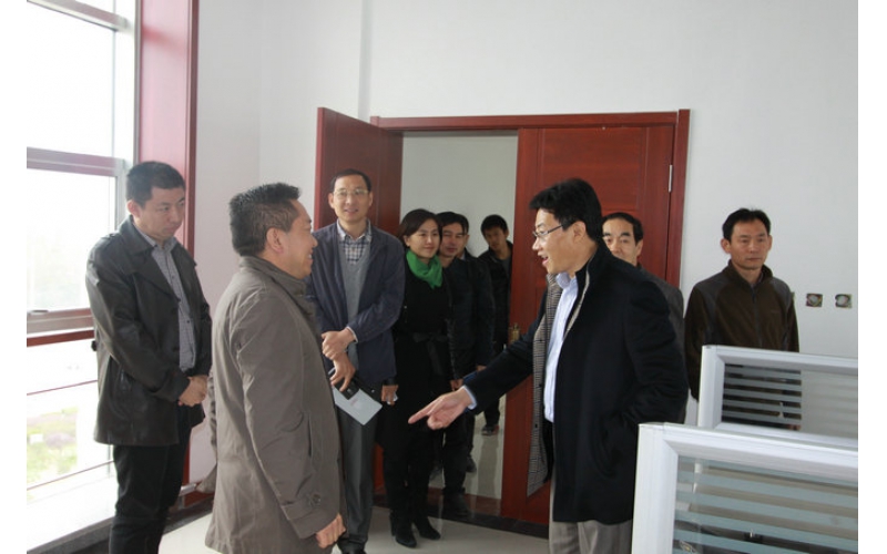 市工商局局长刘波、市个私协王主任、周村工商局张局长等一行六人来我园区考察、指导工作