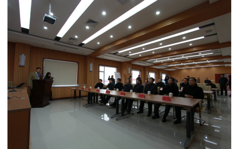 区委韩书记，南郊镇解书记等陪同省、市各级领导来我园区视察指导工作