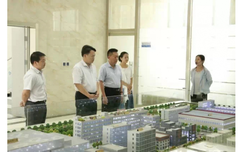 中国中小商业企业协会常务副会长任兴磊一行莅临方达电商园考察调研