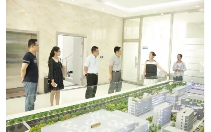 山东理工大学商学院党委副书记王光坊莅临方达电商园参观考察