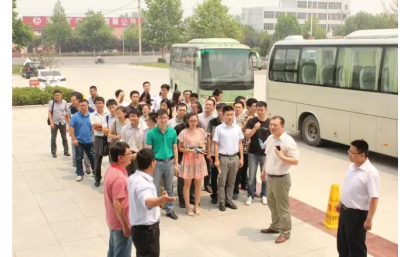 周村区委组织部选派的第二批机关干部到访方达电商园参观考察