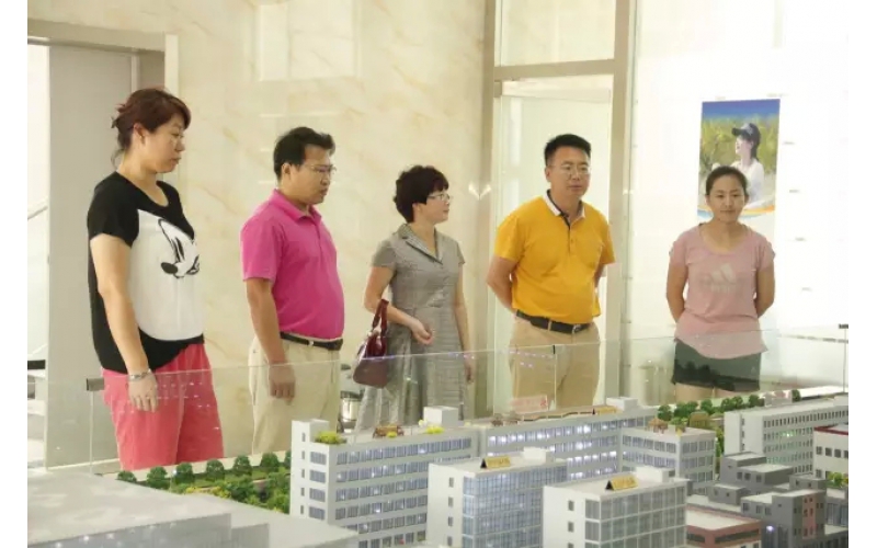 青岛市即墨开发区副主任马爱玲、单仁资讯集团青岛分公司副总经理张良辉一行莅临方达电商园参观考察