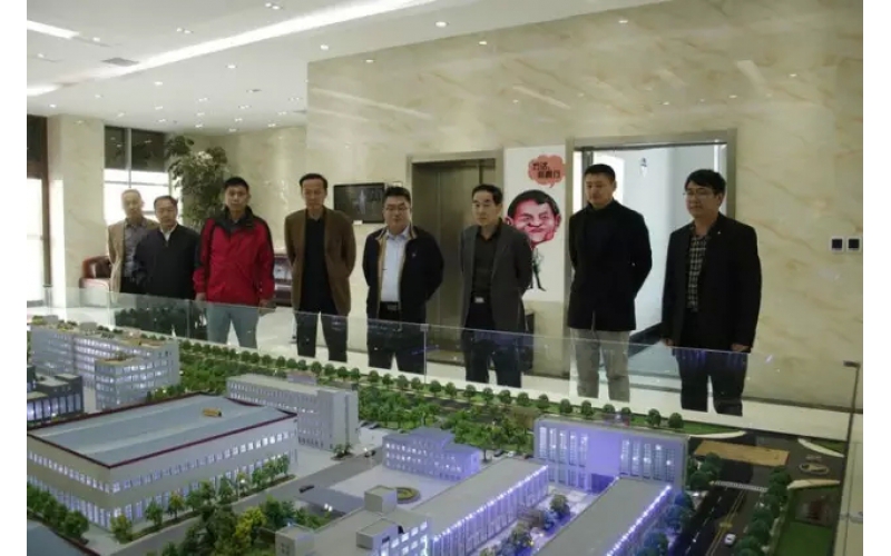 山东省工商局民营企业服务中心主任、山东省个体私营企业协会会长赵风勇一行莅临方达电商园参观考察