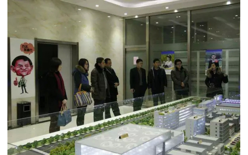 青岛市黄岛区商务局王局长一行莅临方达电商园参观考察
